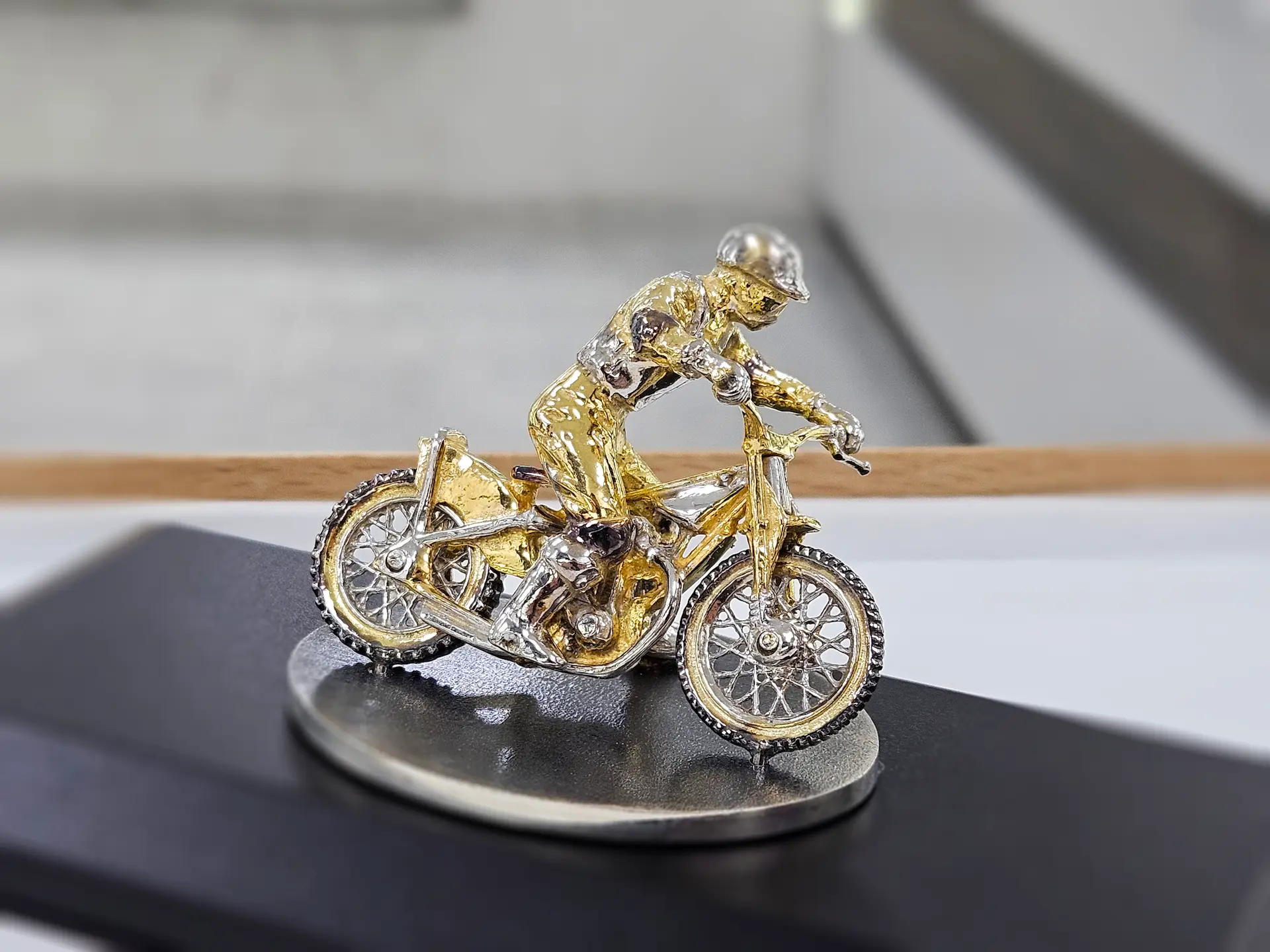 Biżuteria i zegarki Centrum Jubilerskiego NIX